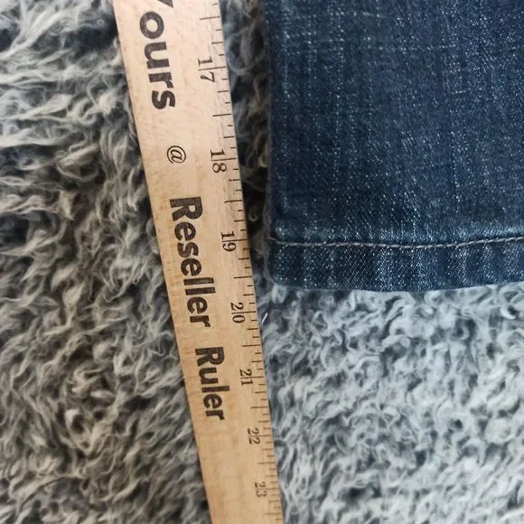 Chico's 1 Platinum Capri Jeans Women 8 Blue Ultimate Fit Slim Leg Denim - Picture 7 of 10